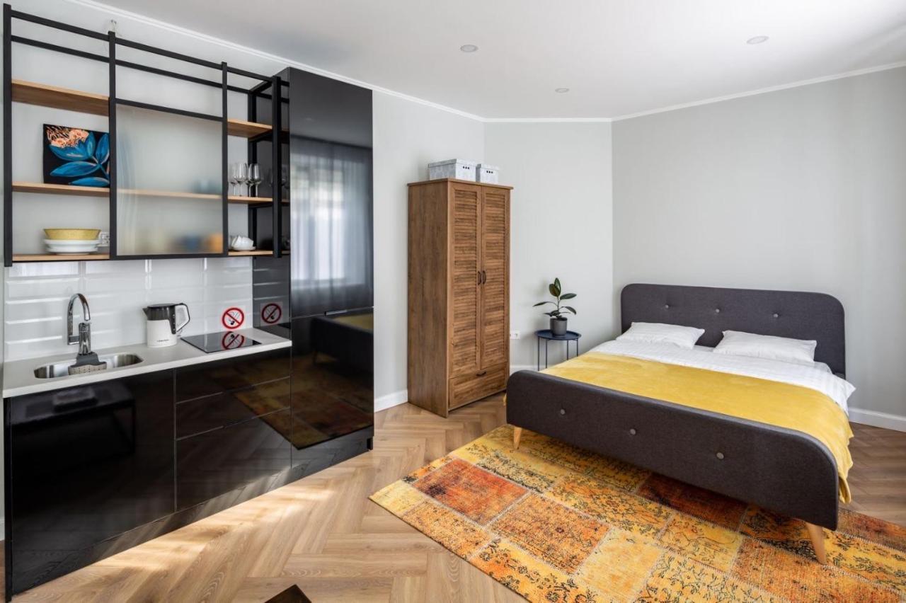 Братів Рогатинців 9/1 Lviv Extérieur photo