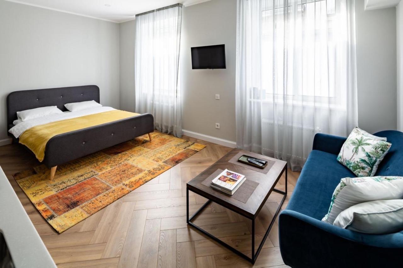 Братів Рогатинців 9/1 Lviv Extérieur photo